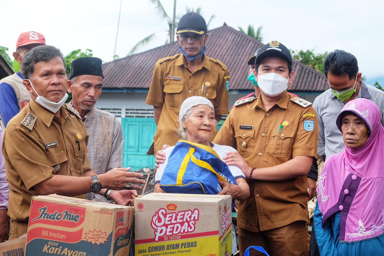 Wabup Bengkulu Utara Bantu Korban Kebakaran