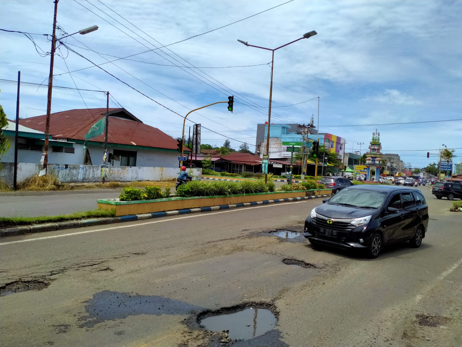 Truk Batubara Diduga Penyebab Utama Kerusakan Jalan Hibrida Raya