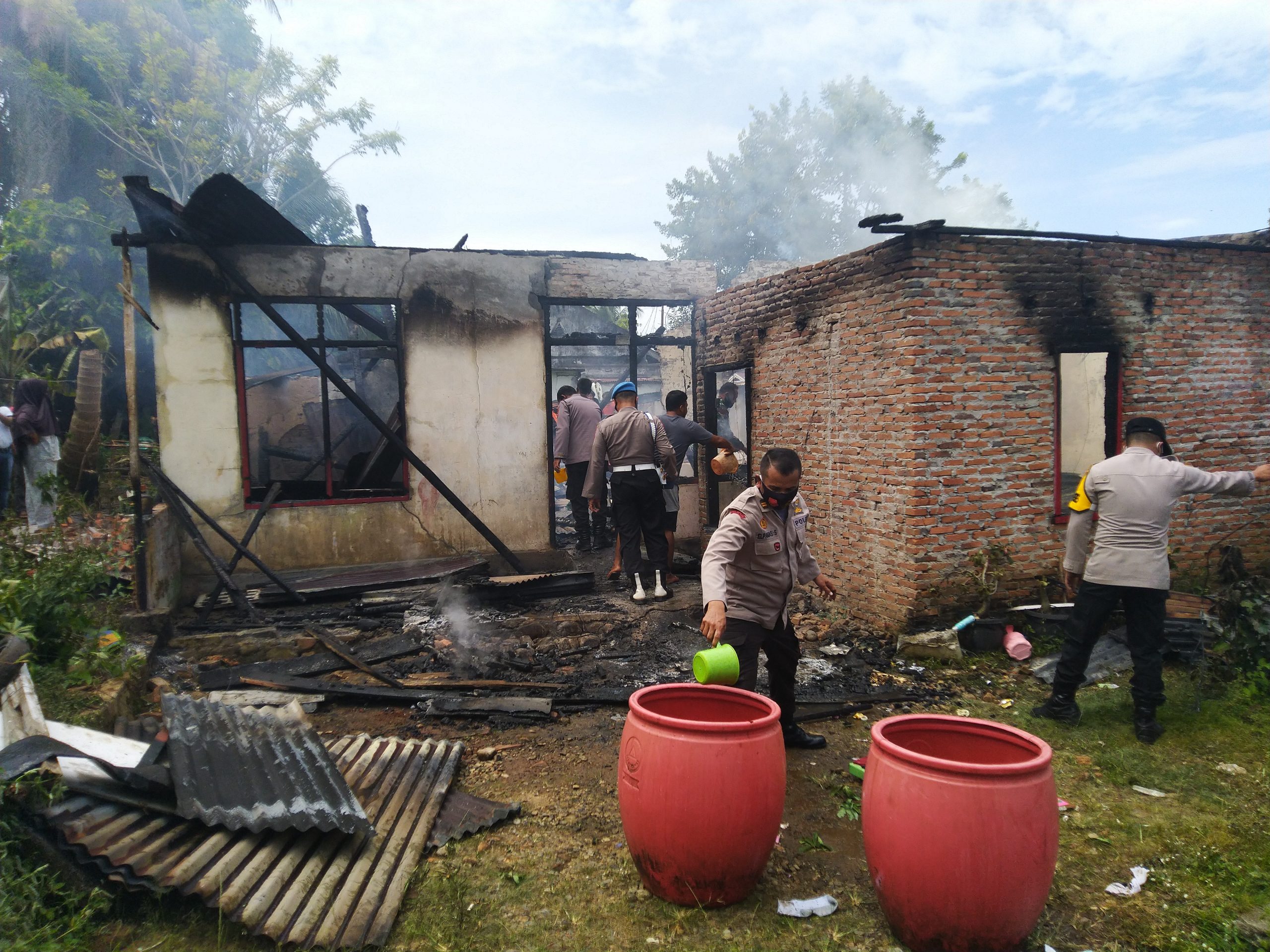 Kebakaran Hanguskan Rumah di Pasar Tais