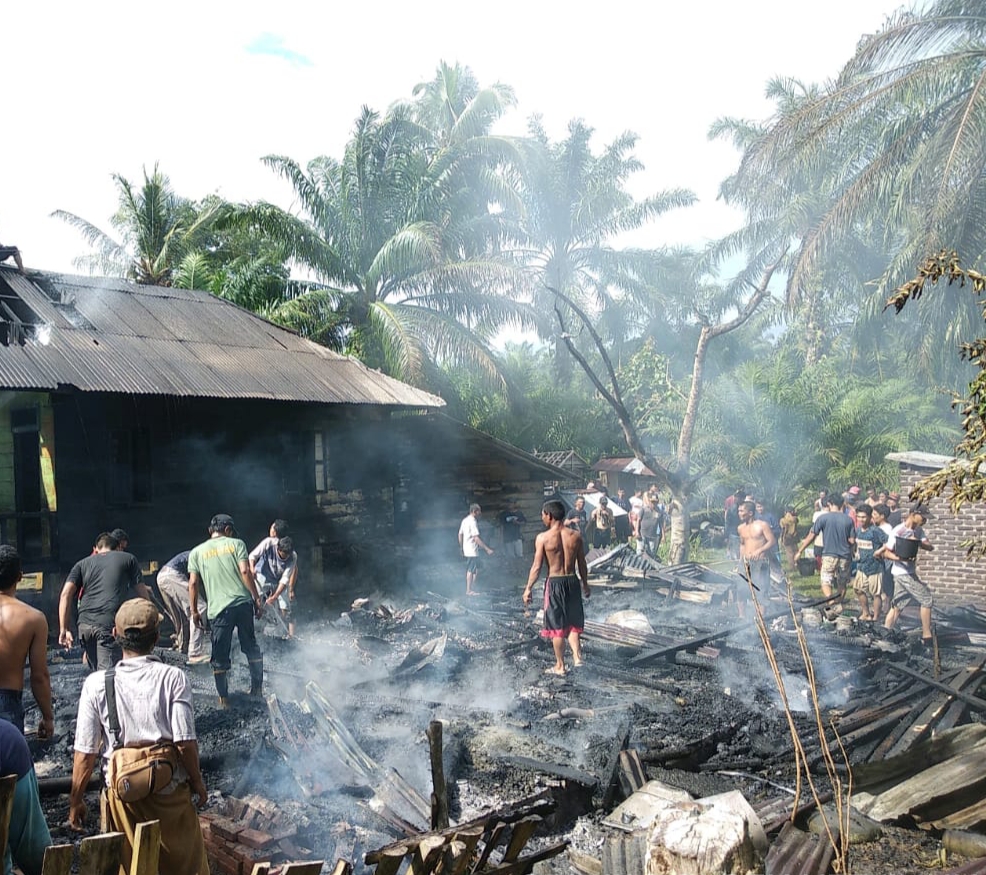 Korsleting Listrik, Rumah Warga Bengkulu Utara Ludes Terbakar