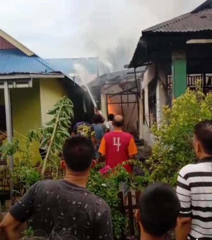 Dilalap Sijago Merah, Dua Rumah Warga Manna Hangus