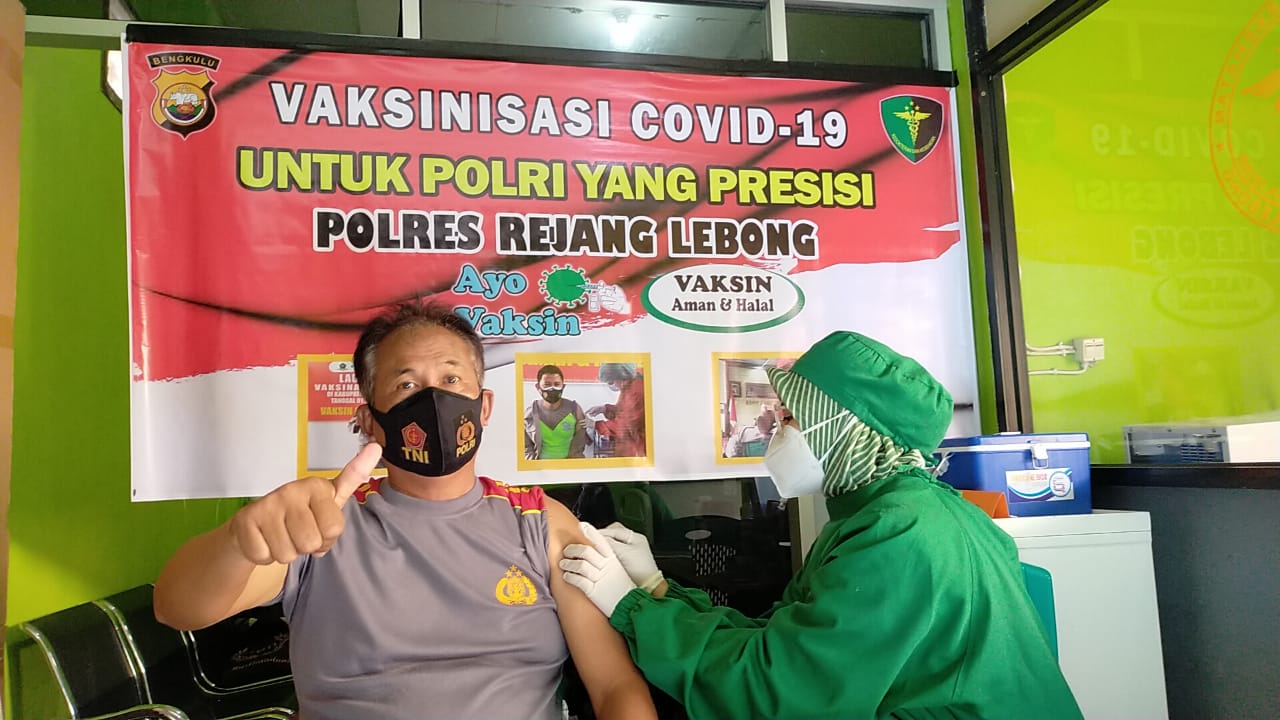 TNI dan Polri Diberikan Vaksin