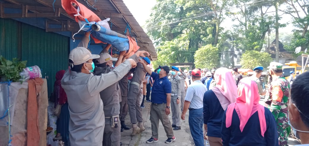 Wabup Kepahiang Turun Tangan Bongkar Lapak Pedagang