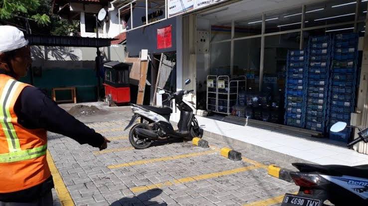 Dewan Minta Bapenda Tegas Soal Juru Parkir di Toko Modern