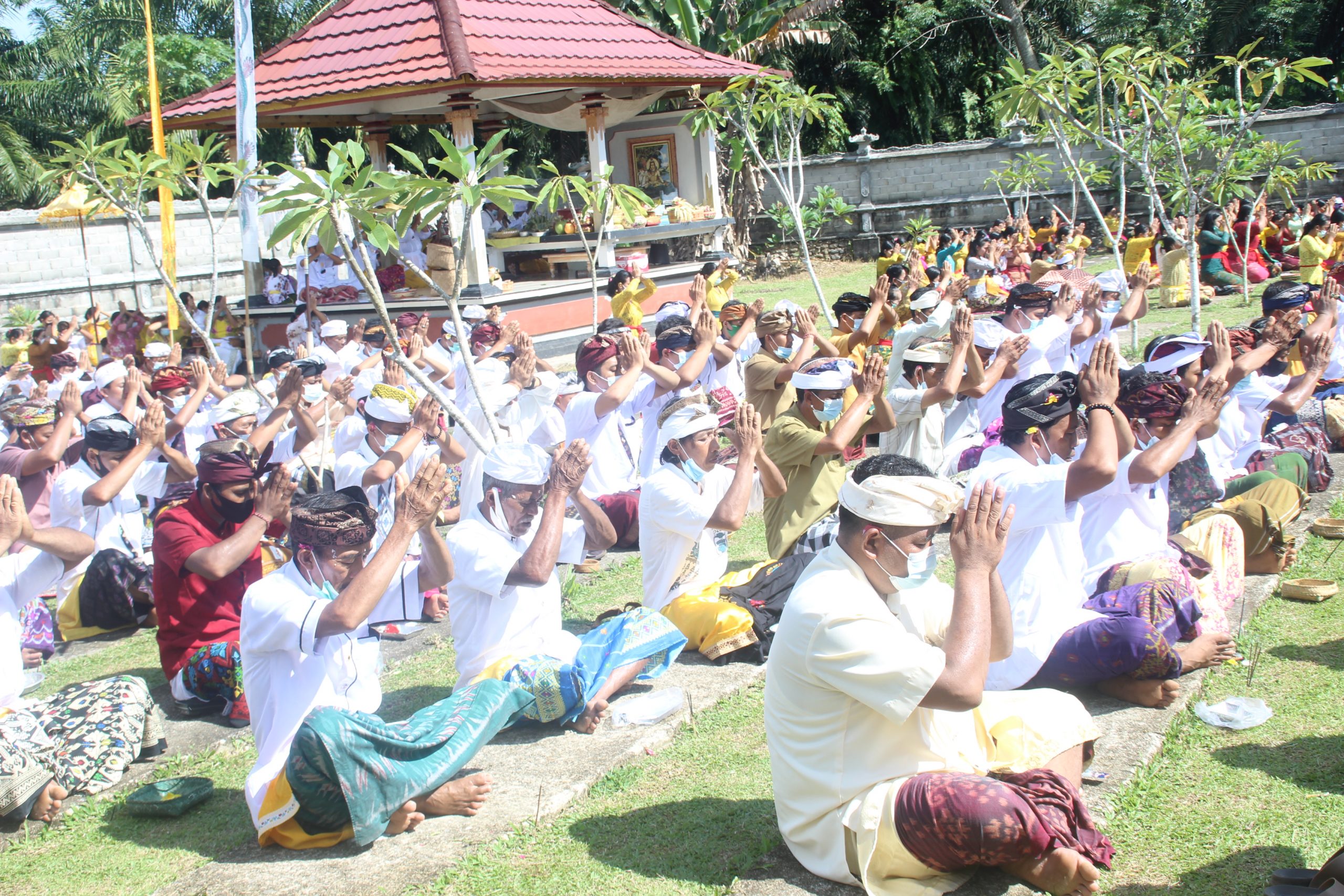 Umat Hindu di Bengkulu Utara Rayakan Kuningan Secara Bergilir