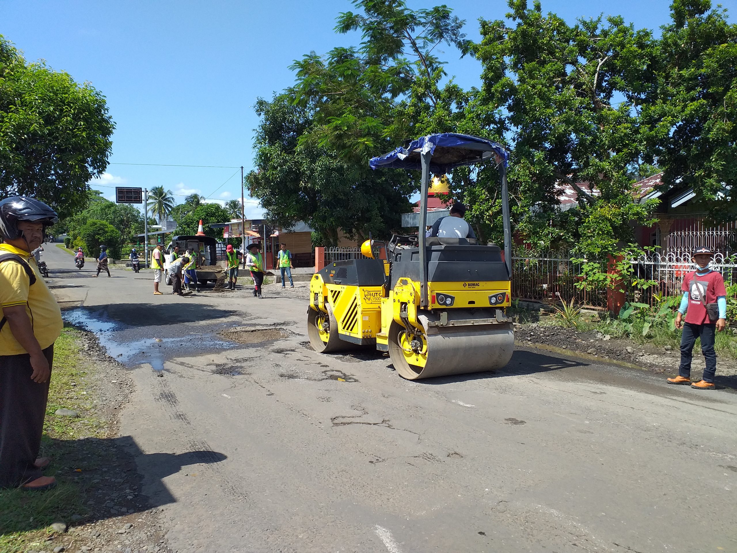 Dinas PUPR Bengkulu Utara Perbaiki Jalan Rusak