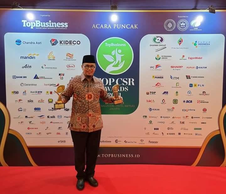 PDAM Tirta Hidayah Raih TOP CSR 2021 dari Majalah Top Business
