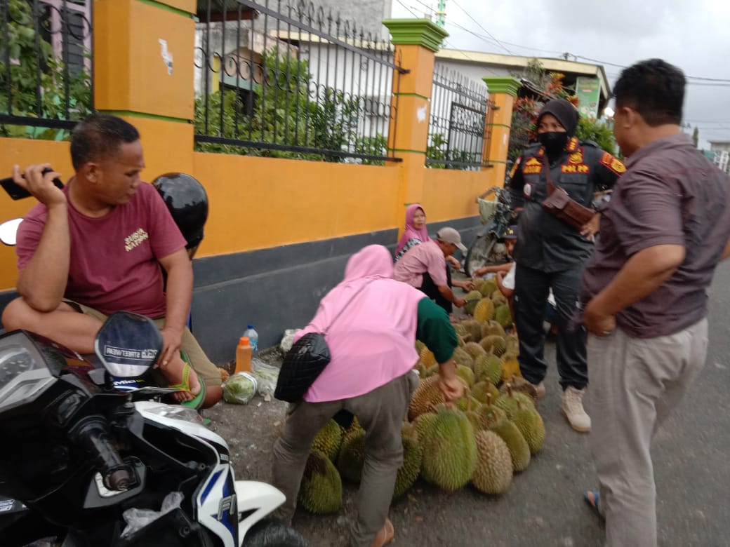 Satpol PP BS Tertibkan Pedagang