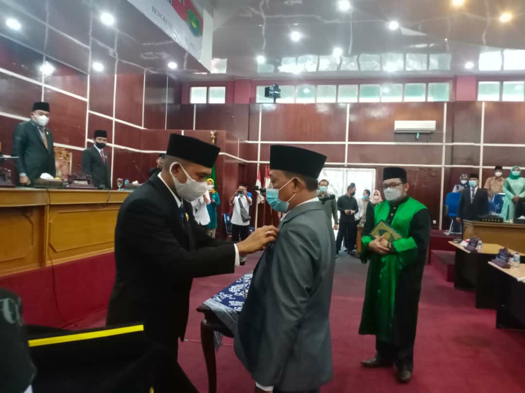 Bustari N Resmi Dilantik sebagai PAW Anggota DPRD Kota Bengkulu