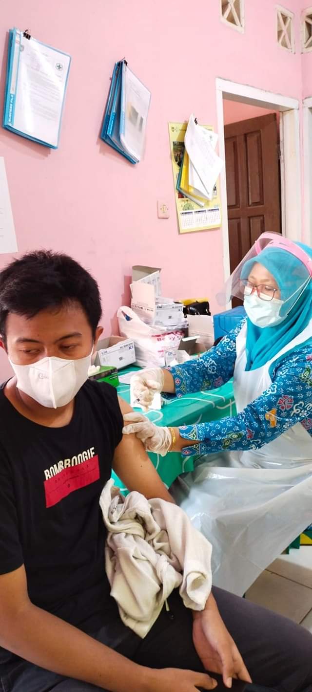 Ribuan Warga Ikuti Vaksin Massal TNI