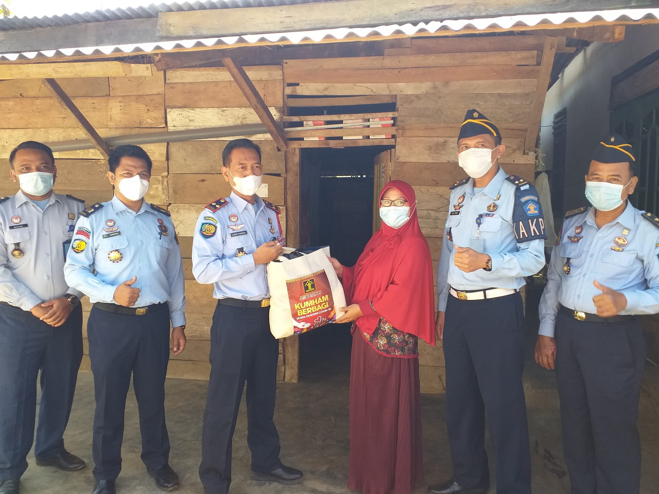 Lapas Arga Makmur Bagikan Sembako ke Warga Terdampak Covid-19