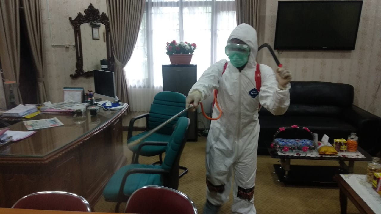 PMI Bengkulu Semprot Disinfektan Kantor dan Pemukiman