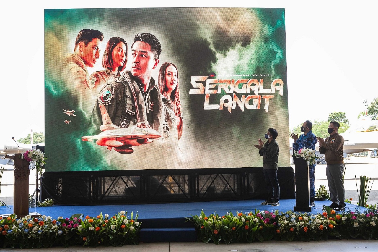 Kobarkan Nilai Patriotisme untuk Generasi Muda, MAXstream Rilis Film Orisinal Serigala Langit di Momen HUT Kem