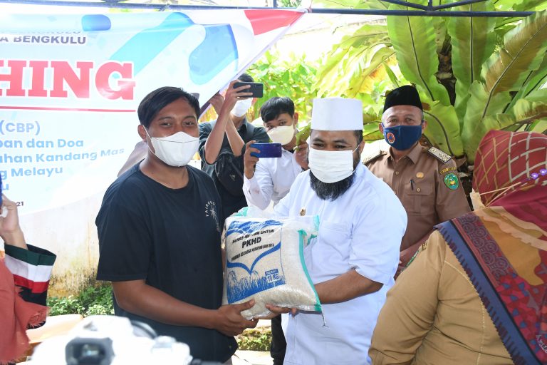 Realisasi Program PKHD, Walikota Mulai Bagikan Beras 10 Kg per KK