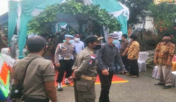 Putus Korona, Sambangi Resepsi Pernikahan