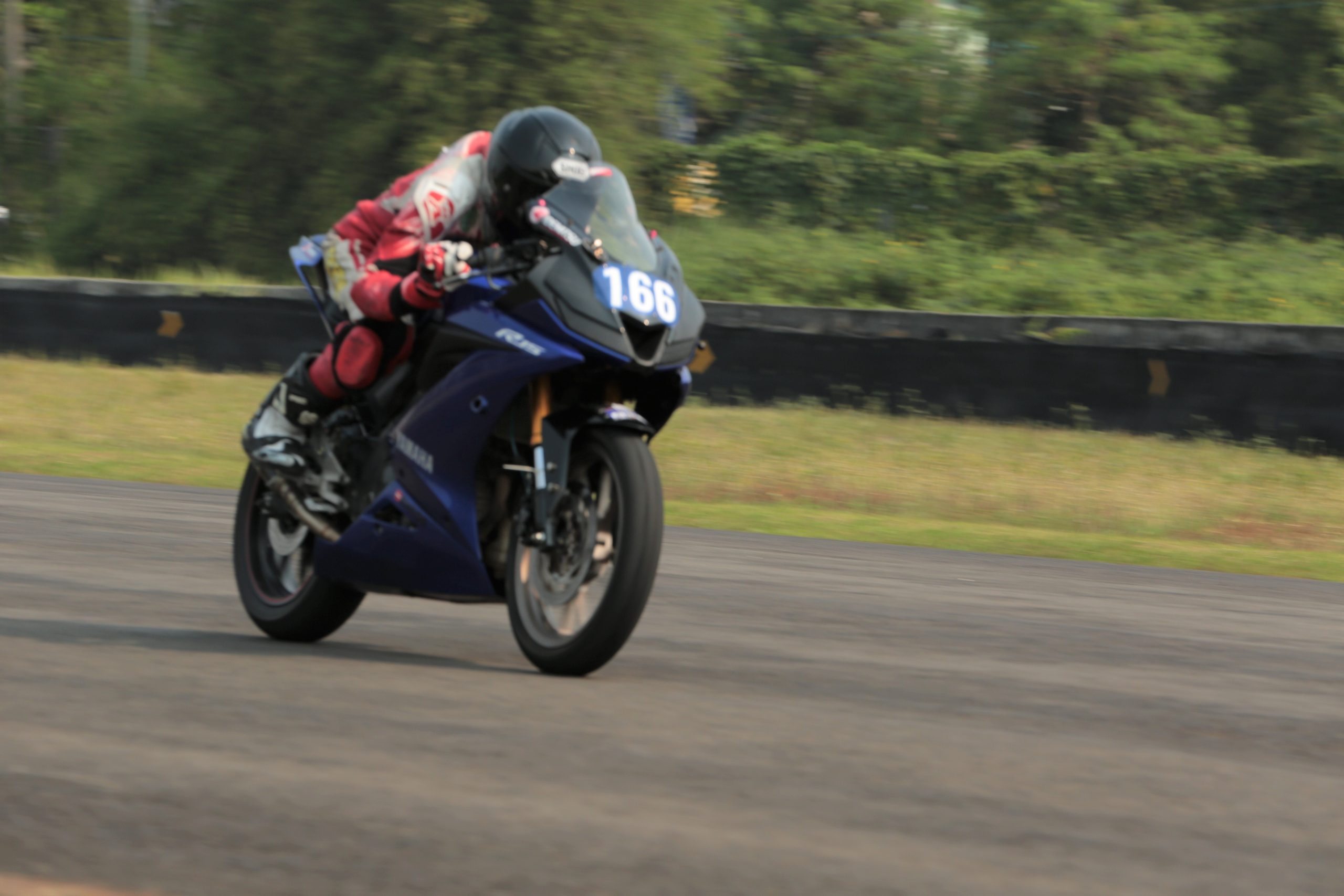 Lihai Riding Motor Sport Fairing di Sirkuit, Simak Tips dari Pembalap Yamaha Racing Indonesia