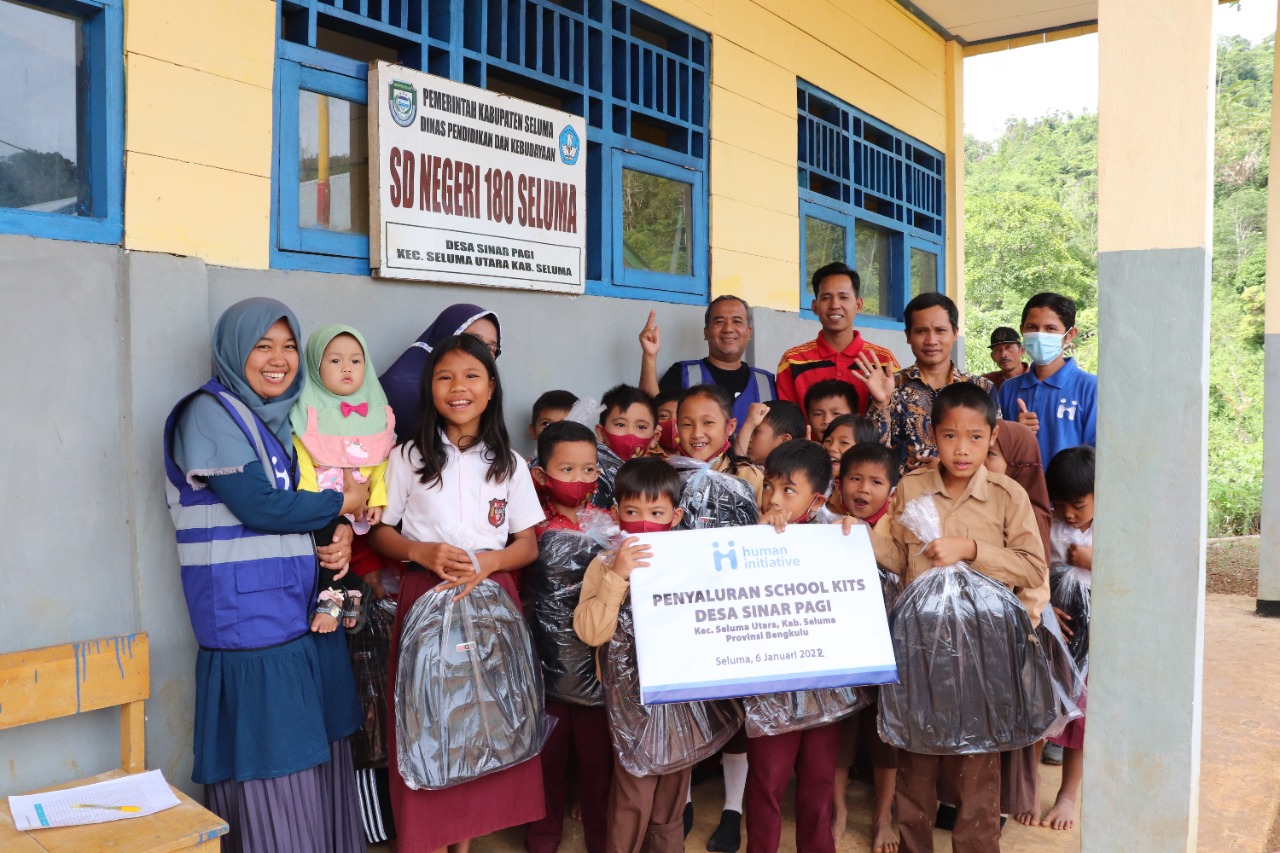 HI Bengkulu Bagikan Perlengkapan Sekolah