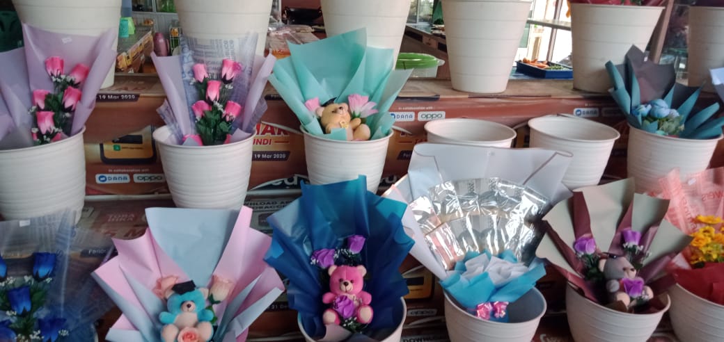 Yacyn Florist, Jual Buket Bunga Wisuda Terlengkap