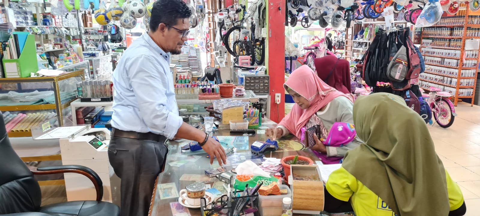 Nikmatnya Jadi AgenBRILink, Usaha Haji Rinaldi Berkembang dan Ekonomi Terangkat