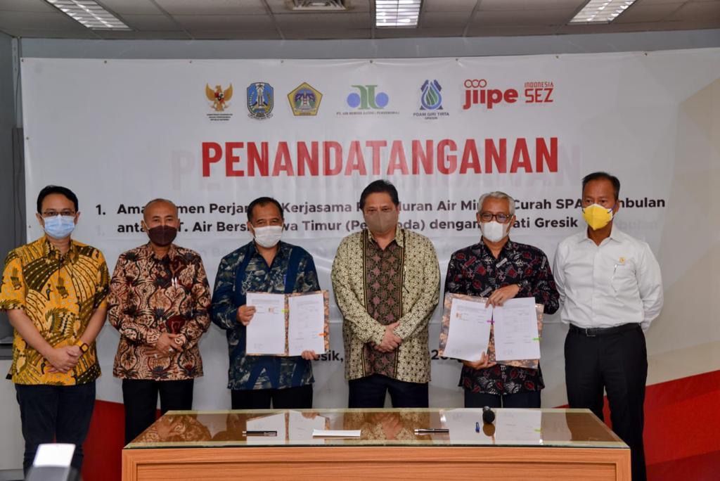 Groundbreaking Perluasan Pabrik Refinery Mineral Pertama di Indonesia, Menko Airlangga Sebut Bupati Gresik jug