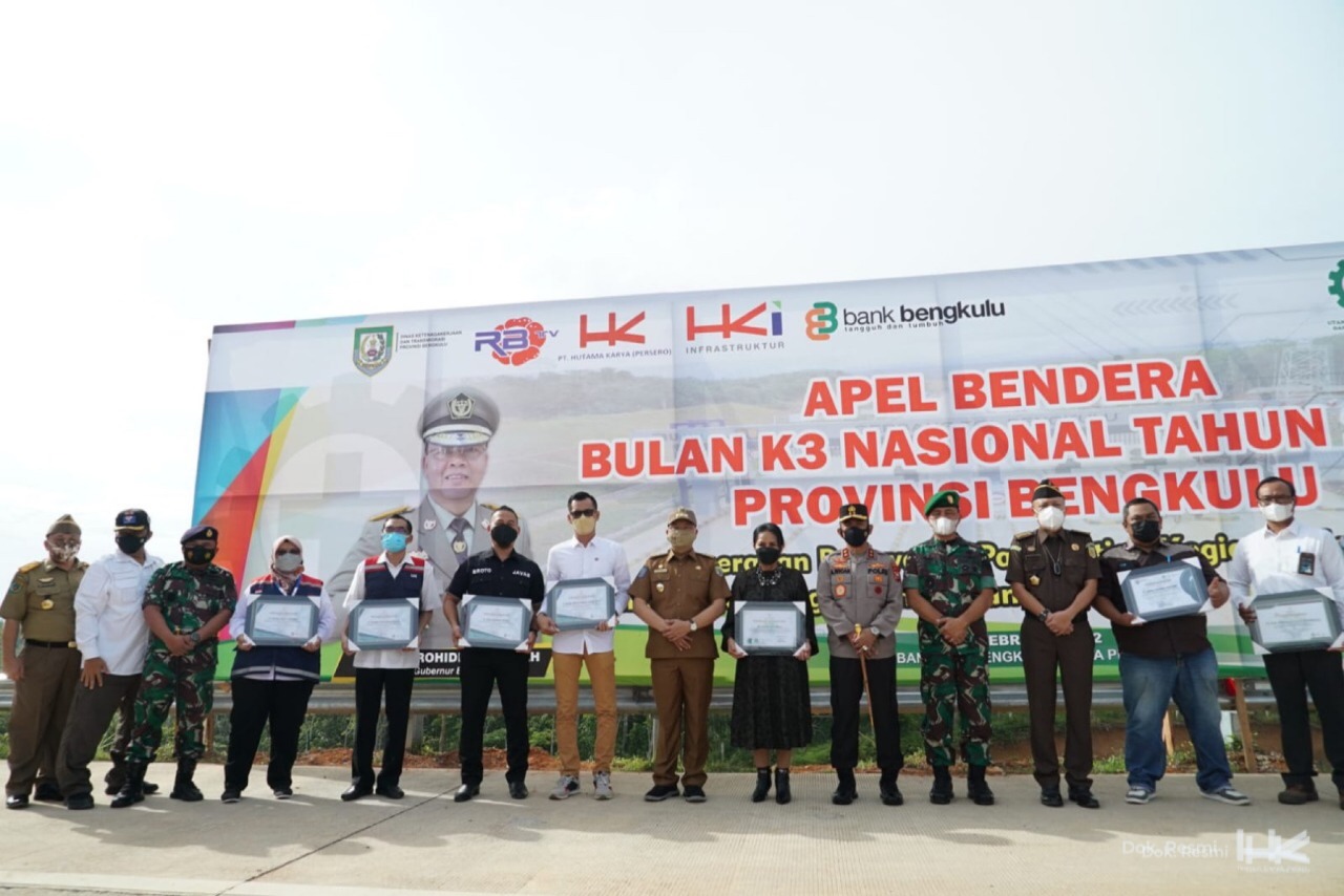 Gubernur Bengkulu Apresiasi HK Dan HKI Dalam Upacara Bulan K3 Nasional Di Jalan TOL Trans Sumatra Bengkulu – T