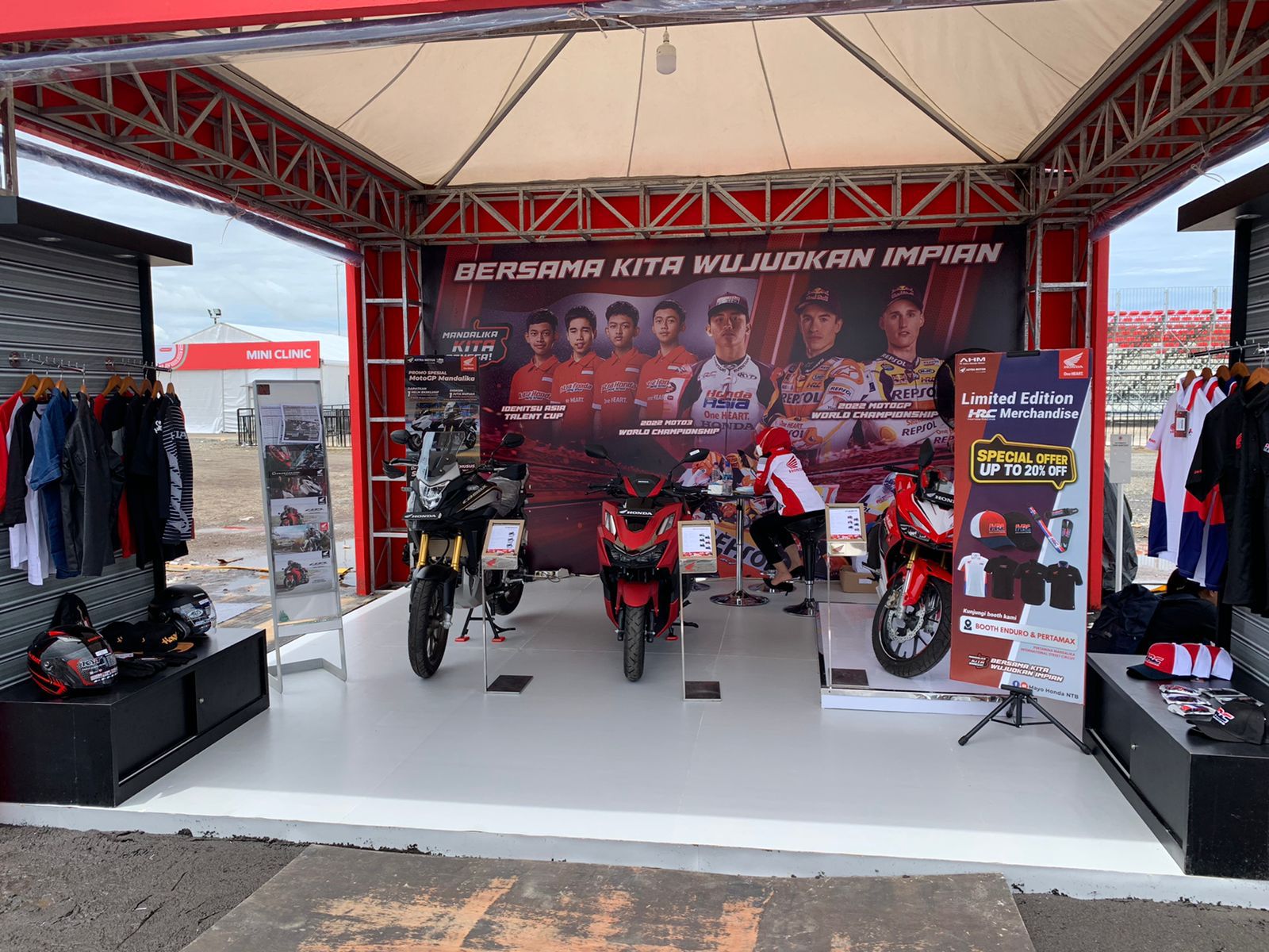 Totalitas DNA Balap Warnai Booth Honda di GP Mandalika