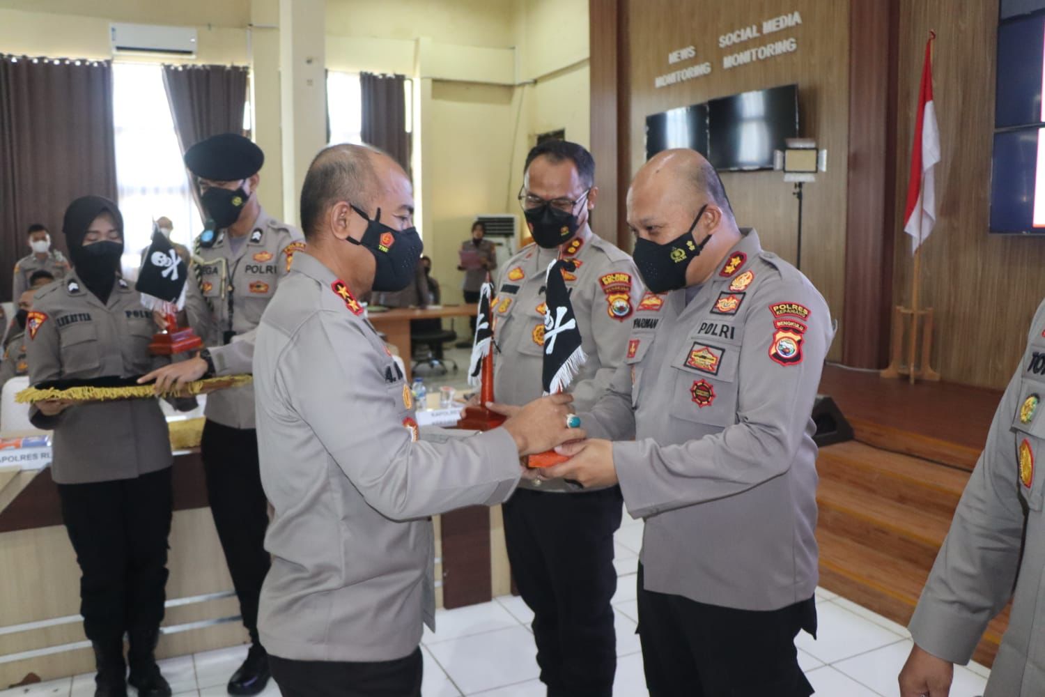 Capaian Vaksinasi Rendah, Tiga Polres Diganjar Bendera Hitam