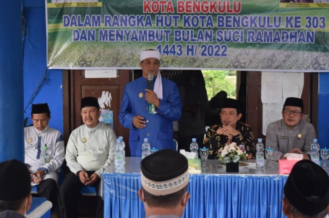 Baznas Bagikan Beras dan Alquran