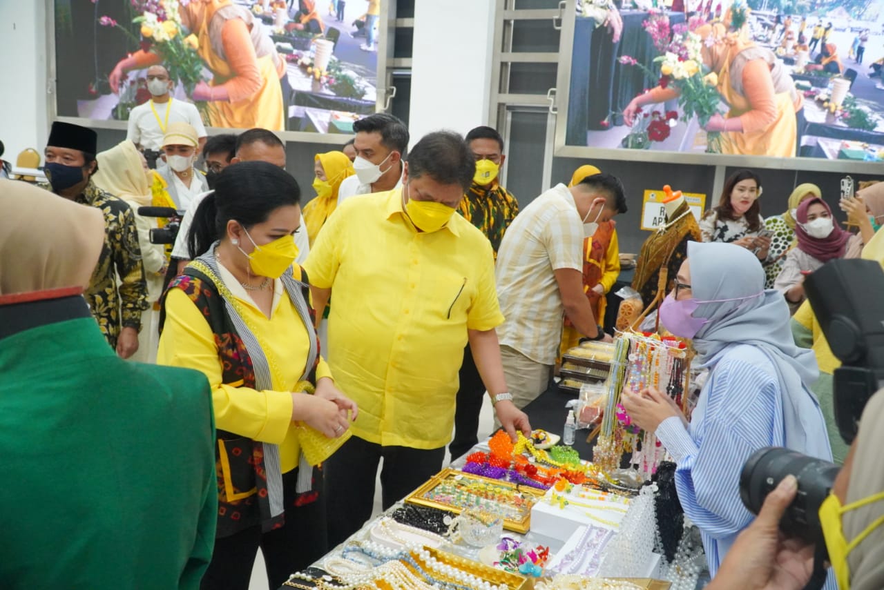 Airlangga Apresiasi Bazzar Perempuan Golkar