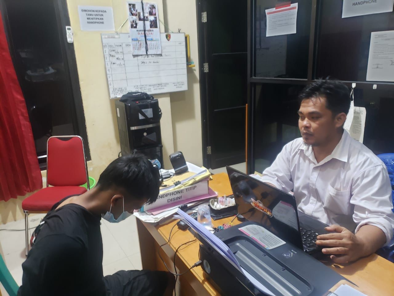 Curi 3 HP dan Uang di Kotak Amal, Remaja Diciduk