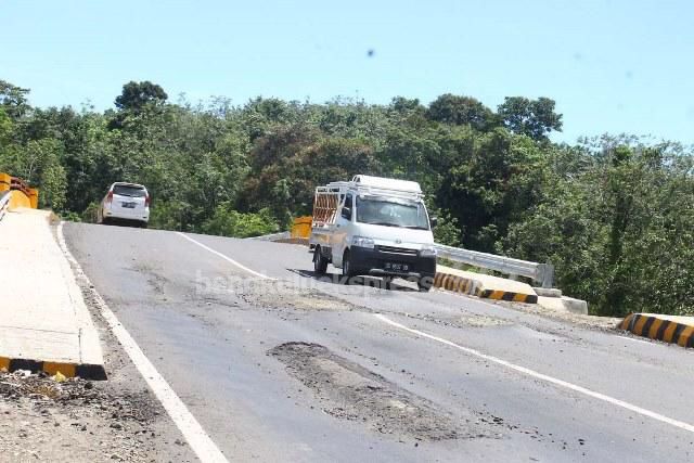 Kendaraan Diatas 10 Ton Dilarang Lewat Jembatan