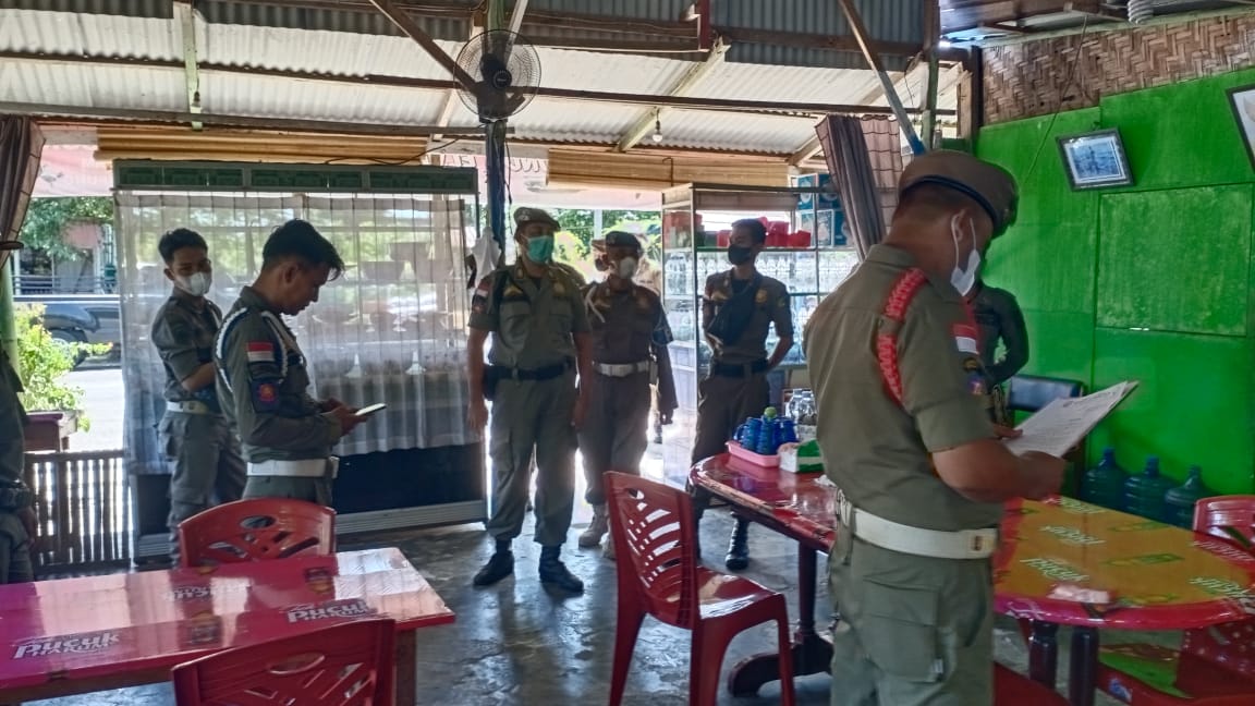 Satpol PP Razia Rumah Makan