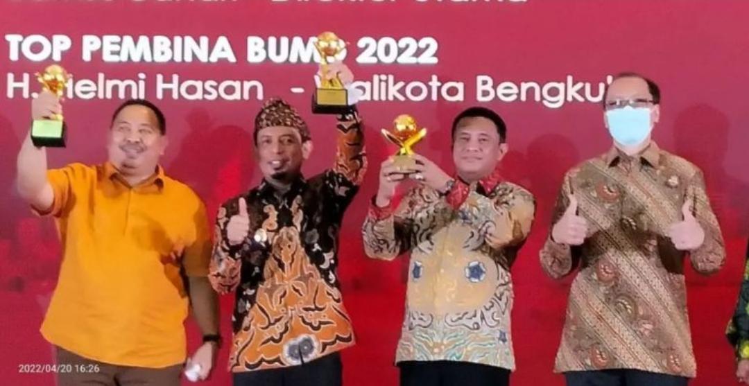 Perumda Tirta Hidayah Sabet 3 Penghargaan BUMD Awards