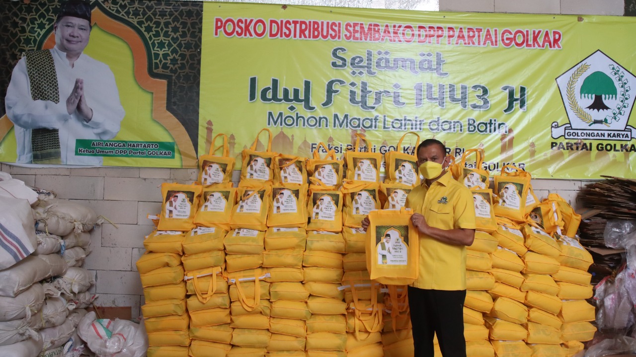 Partai Golkar Bagikan 300 Ribu Bingkisan Lebaran untuk Masyarakat Indonesia