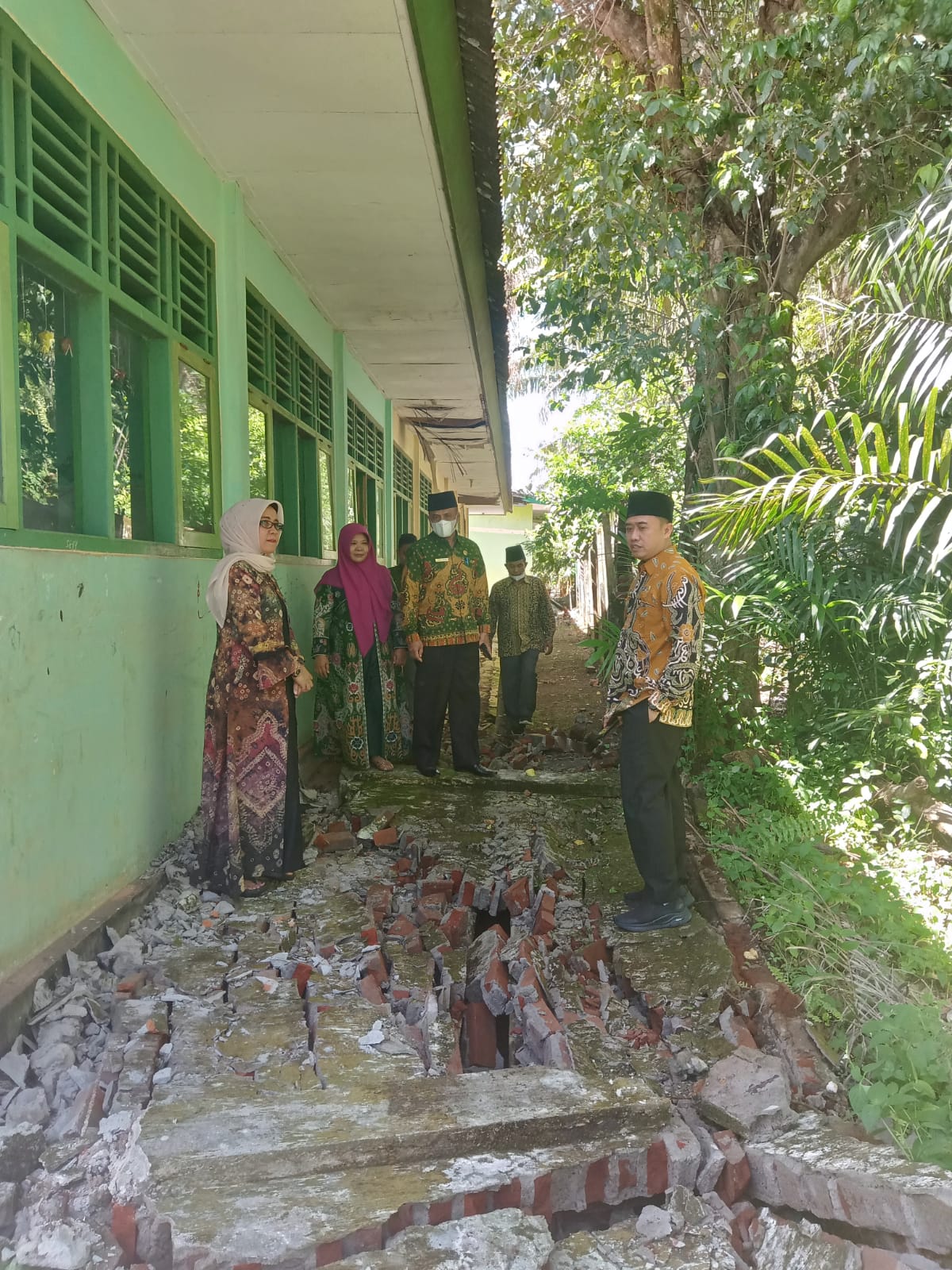 Pagar MTsN 2 Bengkulu Ambruk