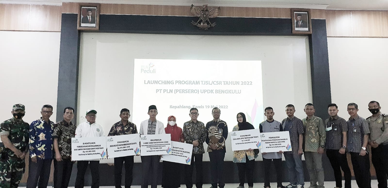 PLN Peduli Salurkan 319 juta untuk Bantuan Pengembangan UMKM dan Lingkungan di 3 Kabupaten di Bengkulu