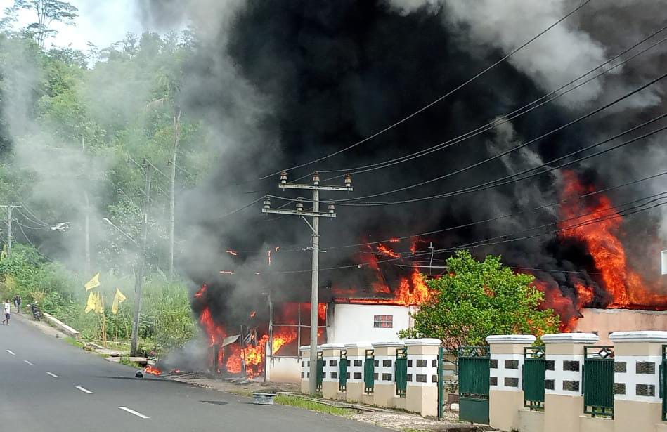 Rumah, Mobil dan Motor Ludes, PBK Terlambat Datang  karena Petugas Sedang Pertanyakan Gaji