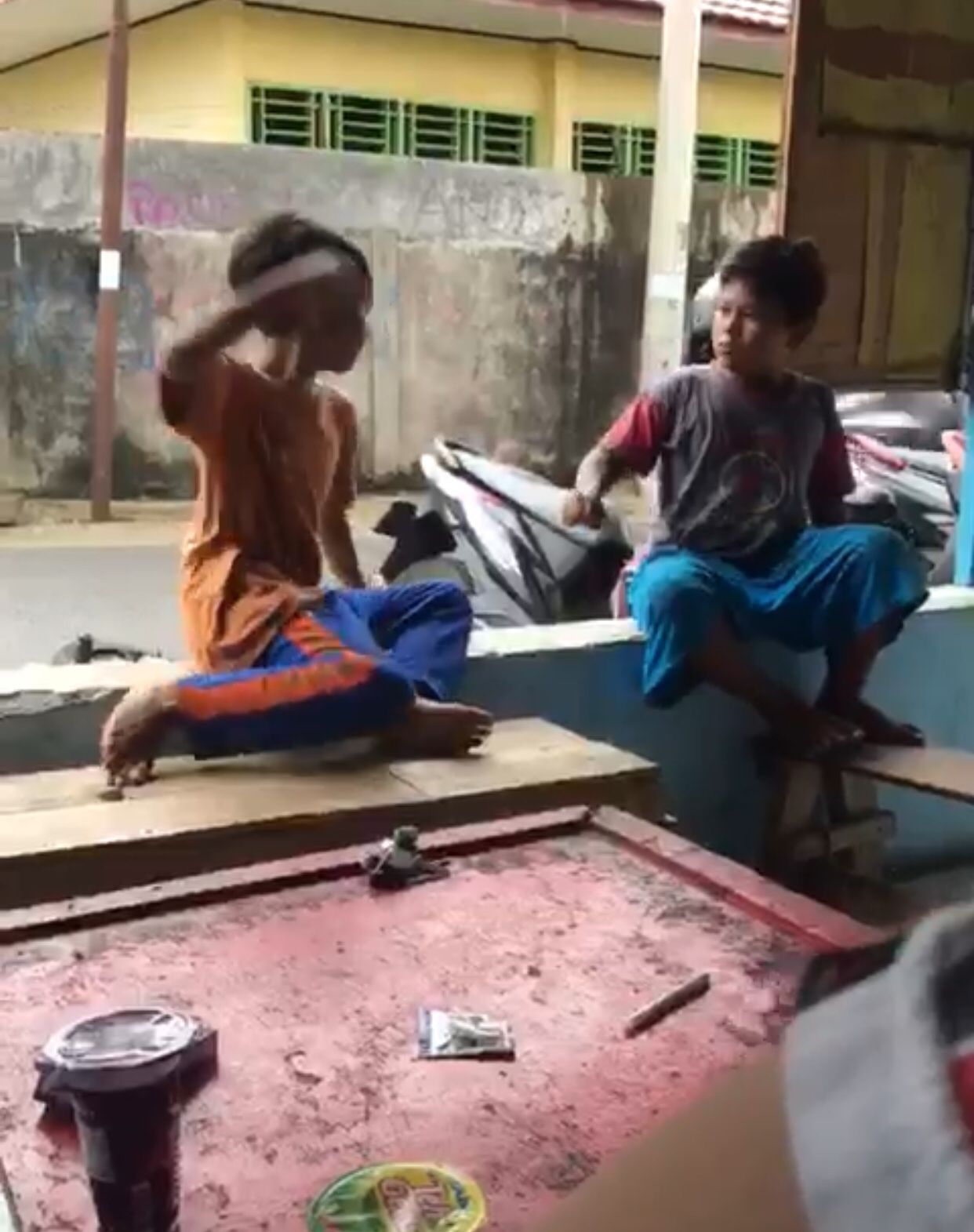 Viral, Video Bocah Duel Dihasut Orang Dewasa