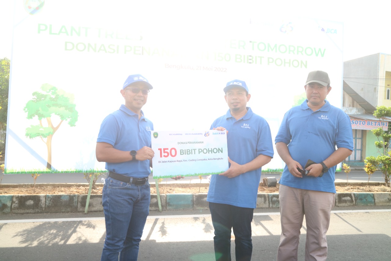 Sinergi Membangun Daerah, BCA Tanam  Pohon di Bengkulu