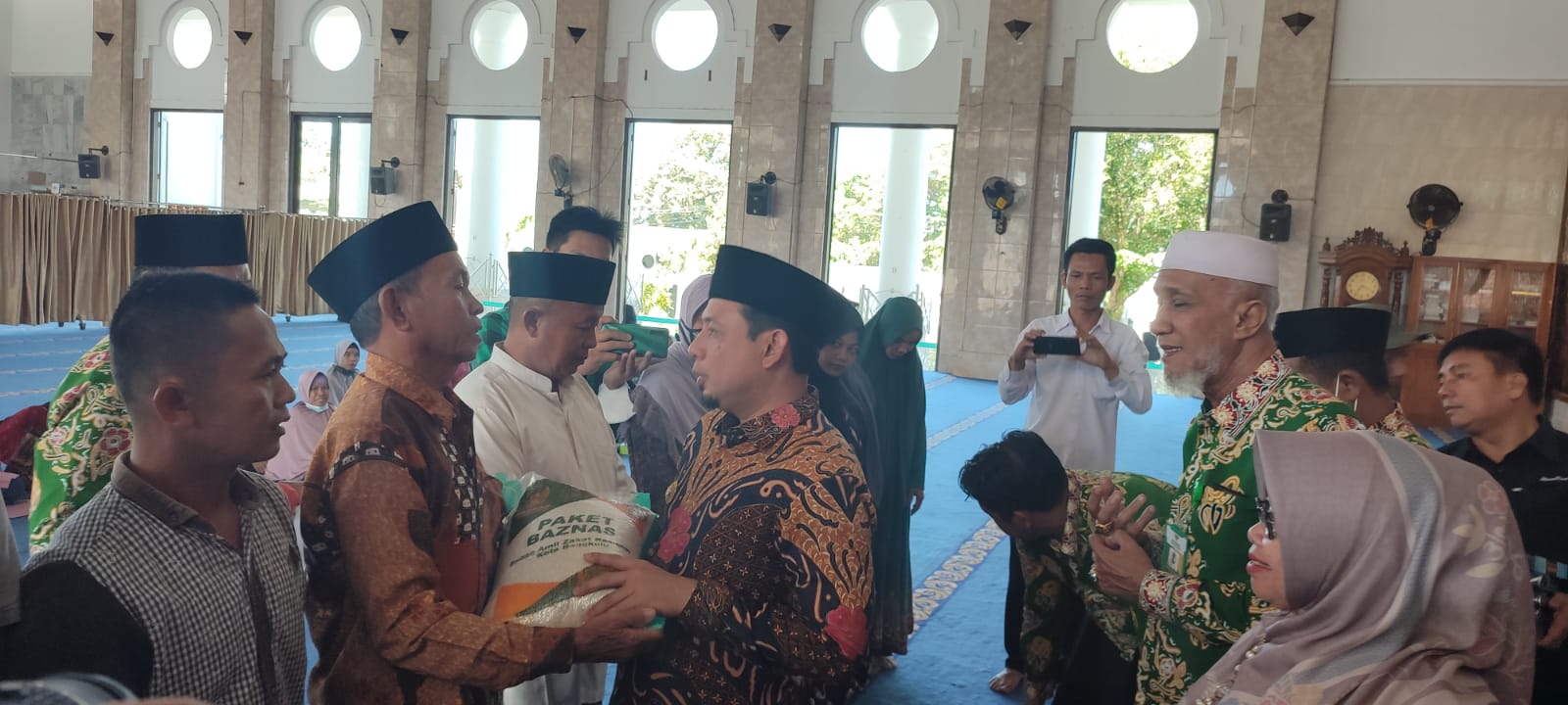 Baznas Kota Mulai Salurkan Bantuan Kepada Warga  