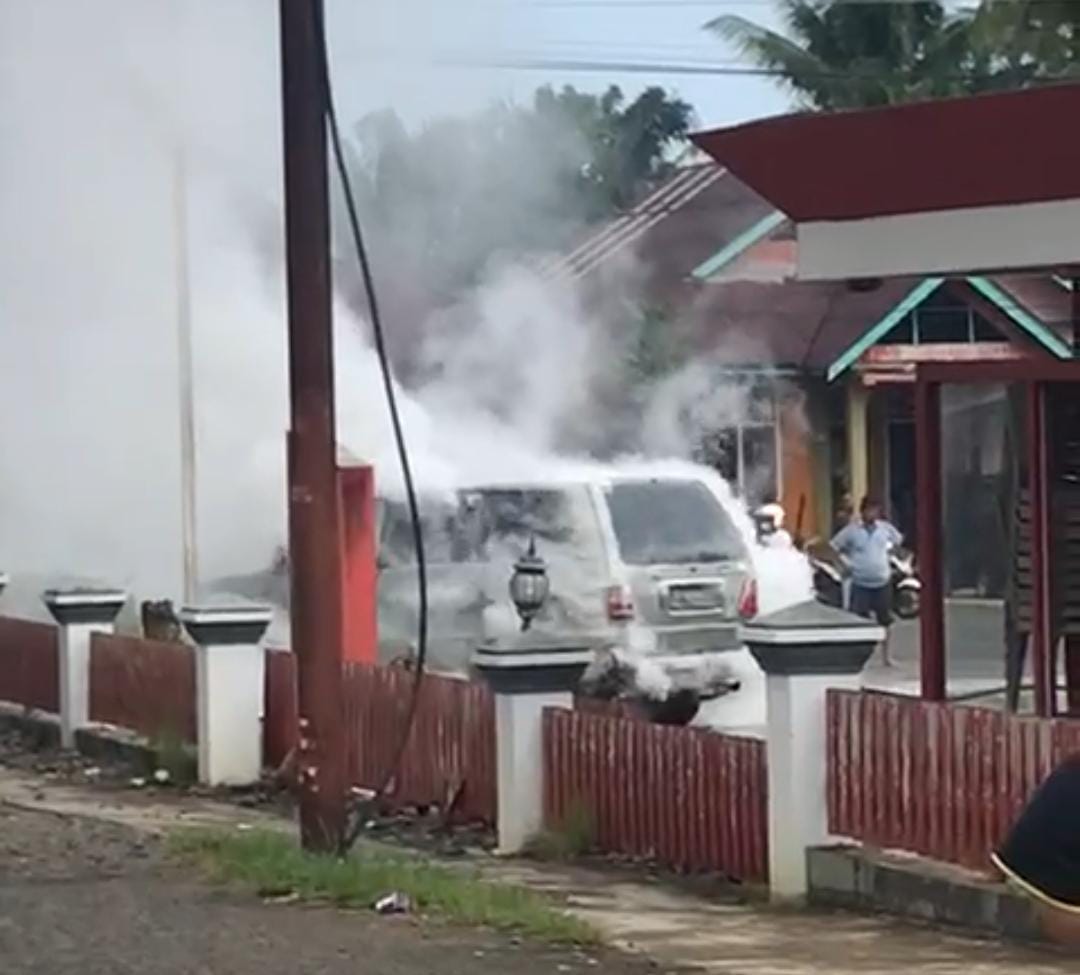 Minibus Terbakar di SPBU