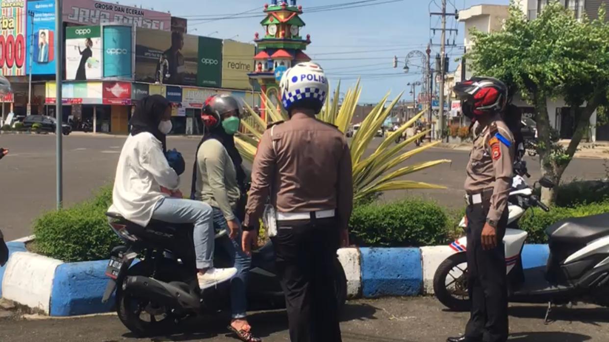 Viral Tilang Sandal Jepit, Ini Penjelasan Polri