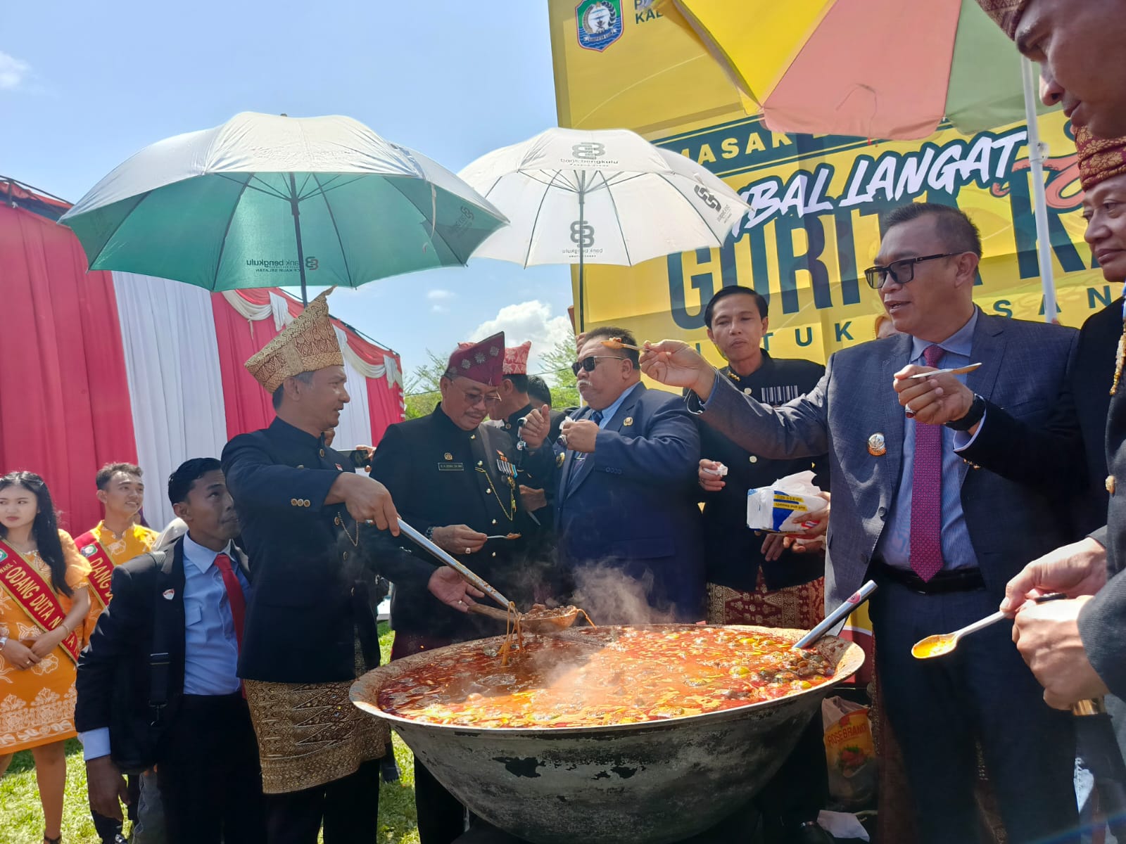 Chef Dinda Alamanda Olah 185 Kg Gurita Segar, Menu 'Sambal Langat' Sukses Goyang Lidah Deretan Bupati