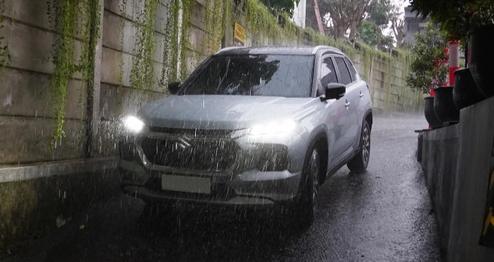Ini 4 Alasan Beraktivitas Nyaman Saat Kondisi Hujan dengan Suzuki Grand Vitara   