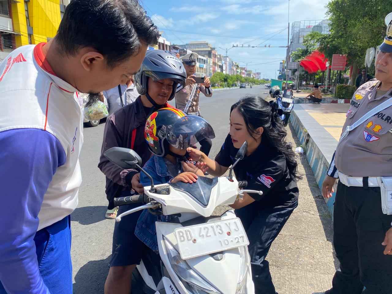 Agar Aman dan Nyaman Saat Naik Sepeda Motor, Ini Tips Memilih Helm dan Sepatu dari Astra Motor Bengkulu