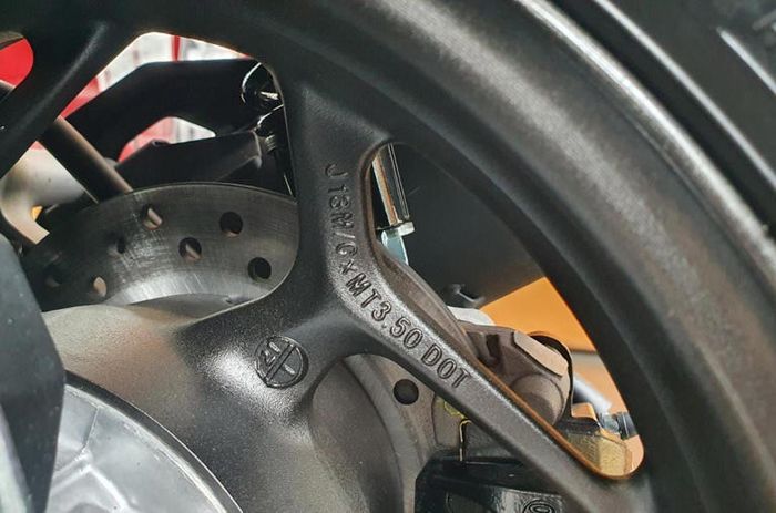 Penting! Ban Tubeless Tidak Bisa Dipasang Sembarangan