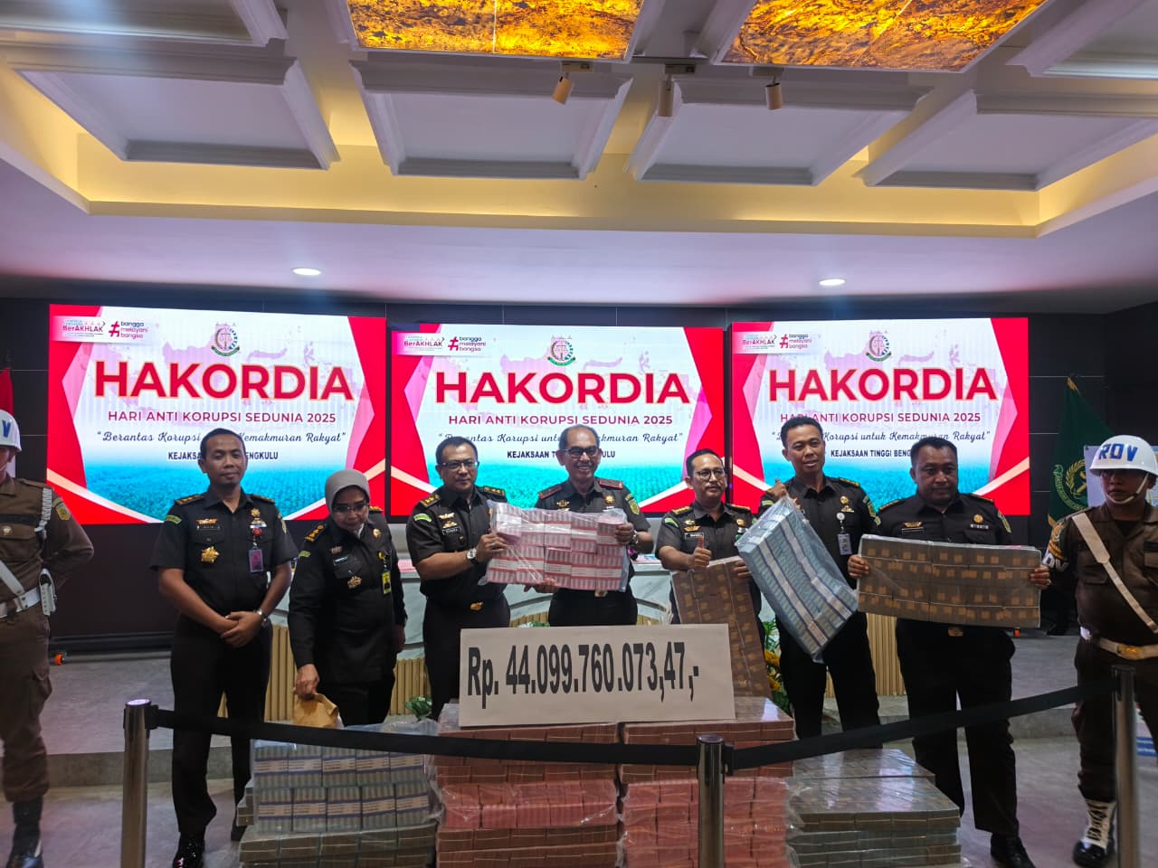 Rp 44,09 Miliar Uang Tunai Dipamerkan di HAKORDIA 2025, Bukti Pemulihan Kerugian Negara oleh Kejati Bengkulu