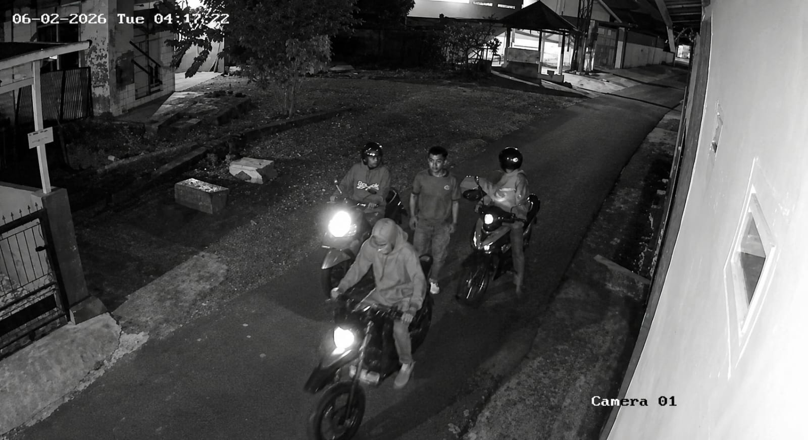 Dua Motor Penghuni Kos di Jalan Mahakam Bengkulu Digasak Maling, Aksi Pelaku Terekam CCTV