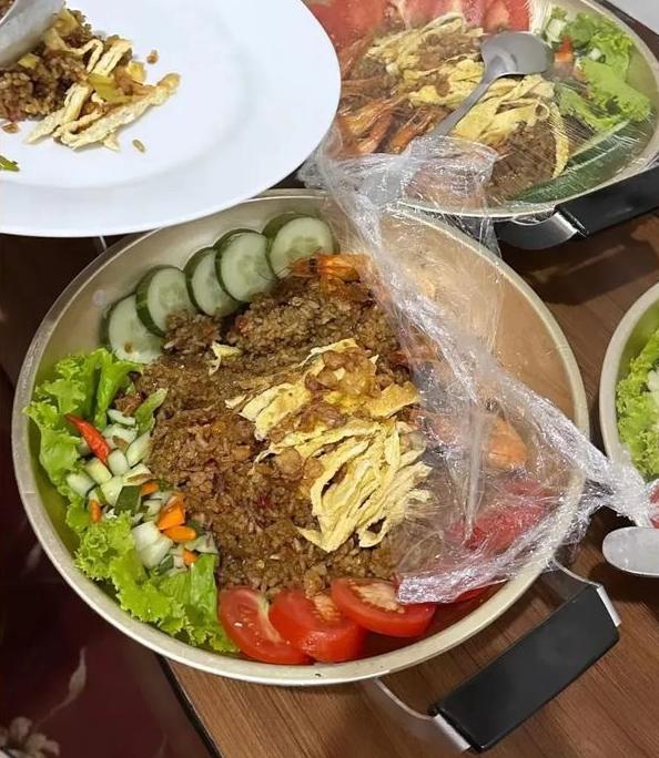 Mencicipi Nikmatnya Nasi Goreng Jancuk, Kuliner Terpedas  yang Ada di Surabaya