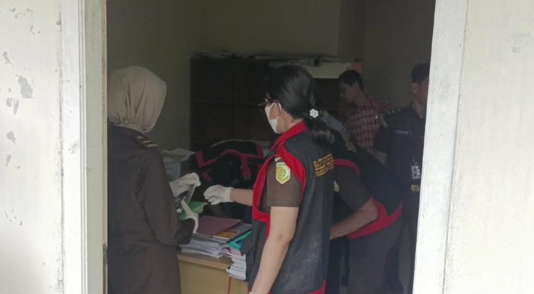 Kejari Bengkulu Geledah Kantor Koperasi di Rawa Makmur,  2 Box Kontainer Berisi Dokumen Samisake Diangkut 